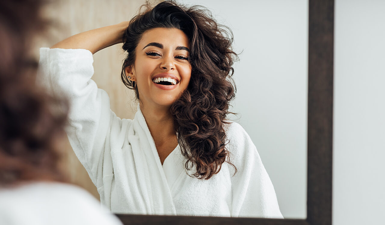 Dit is waarom je jezelf mooier vindt in de spiegel dan op de foto